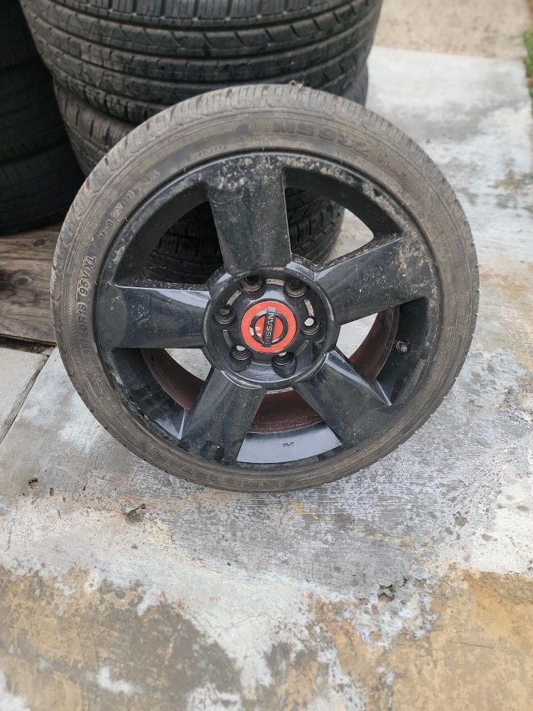Nissan Pickup 18 Wheels $400