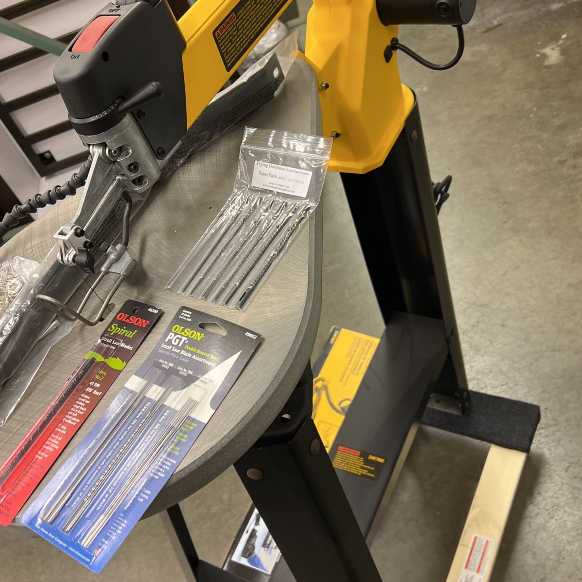 DeWalt Scroll Saw DW788 With Stand DW7880, Light DW7881, Electric Foot