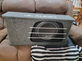 JL Audio HO112RG-W3v3
Ported H.O. Wedge™ enclosure with one 12" W3v3 subwoofer like  new still