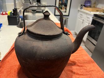 Antique Cast Iron Tea Kettle – Rustic Vintage Decor