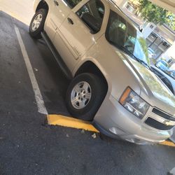 08 Chevy Tahoe 