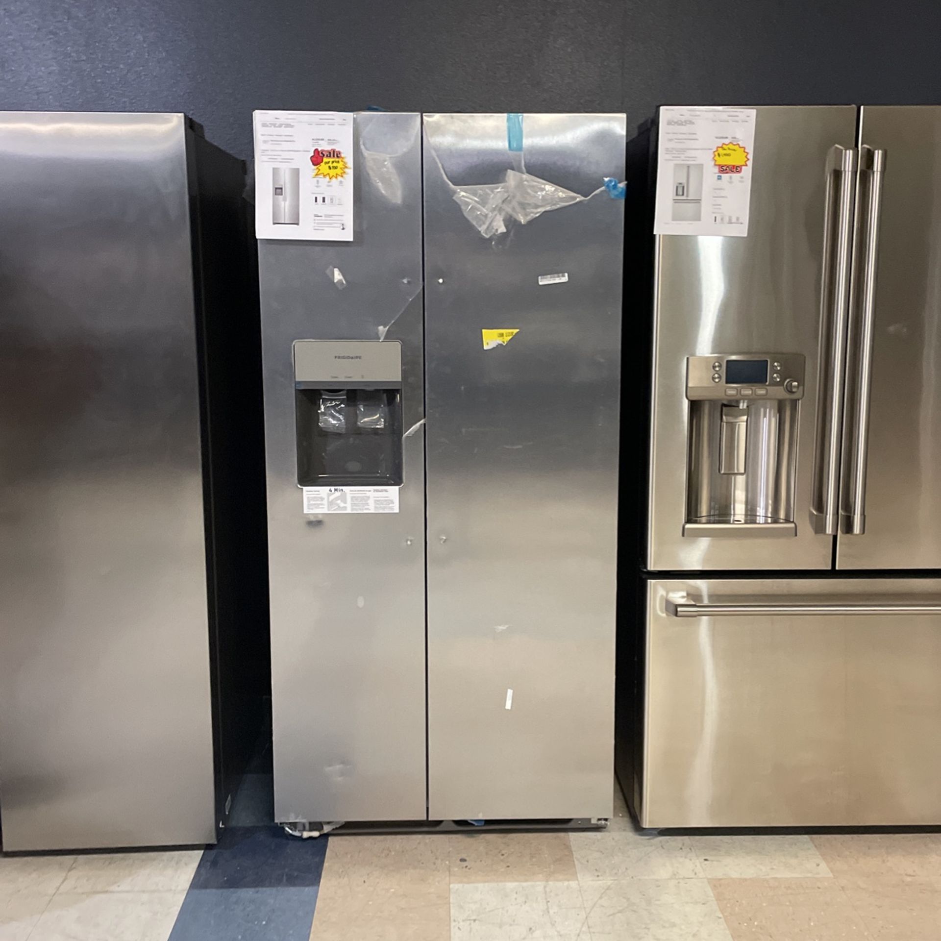 Frigidaire 33” Side By Side Refrigerator💢💢