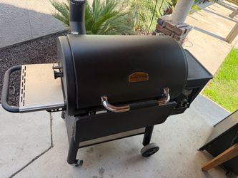 Broil king 500 Bluetooth pellet smoker grill 250$