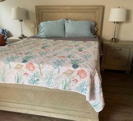 Queen bed set