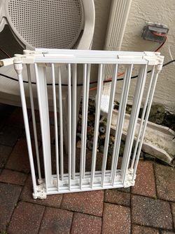 Pet or child gate - lg. Dreambaby protective gate or fence - adjustable with multiple configurations - white, 11.3 feet total long x 29” tall