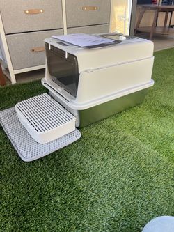 Enclosed Cat Litter Box with Mat and Scoop