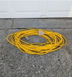 100 ft Extension Cord
