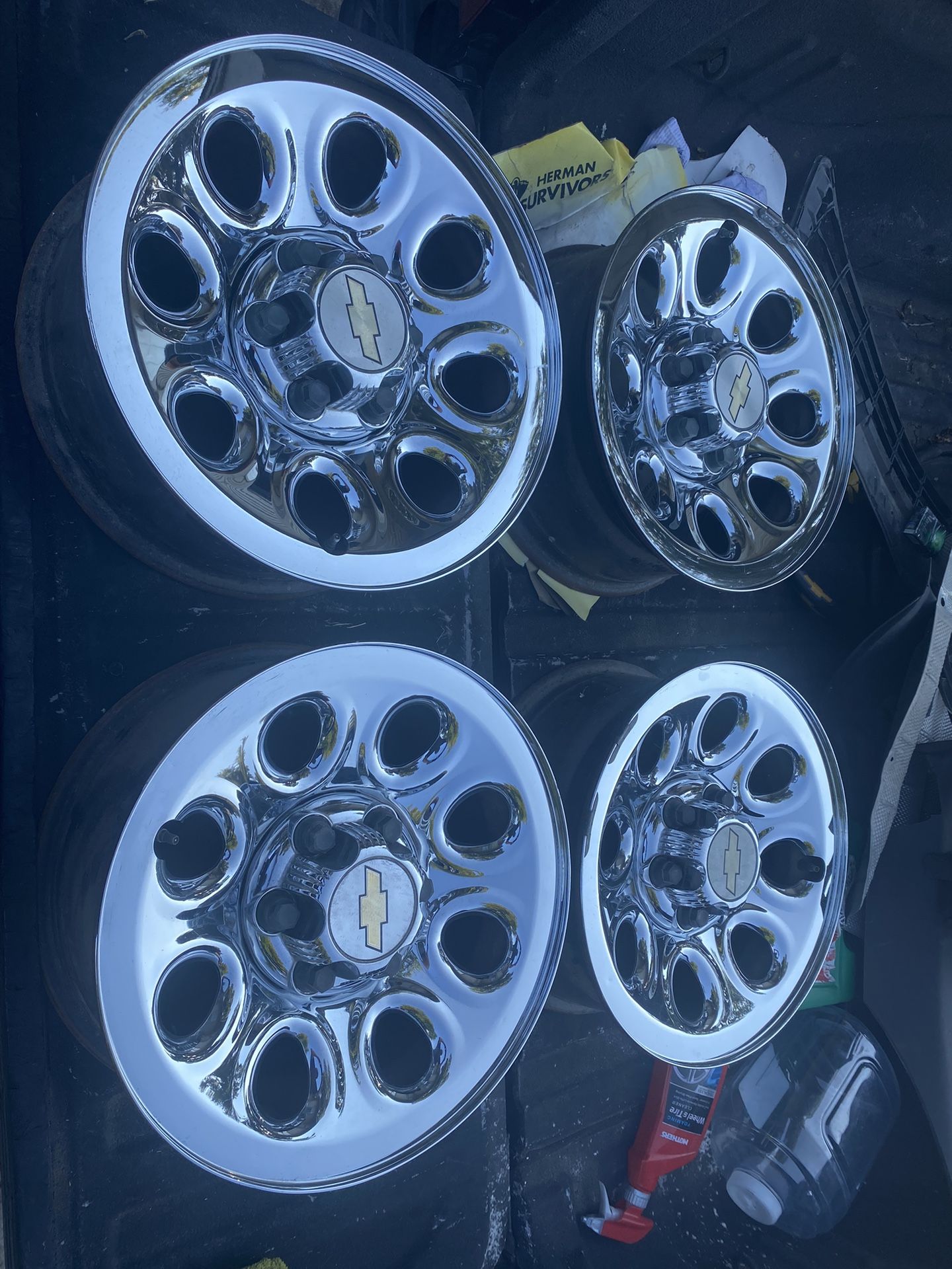 18in Chevy Wheels With Caps 300$ OBO