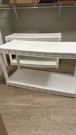 2 plastic shelves