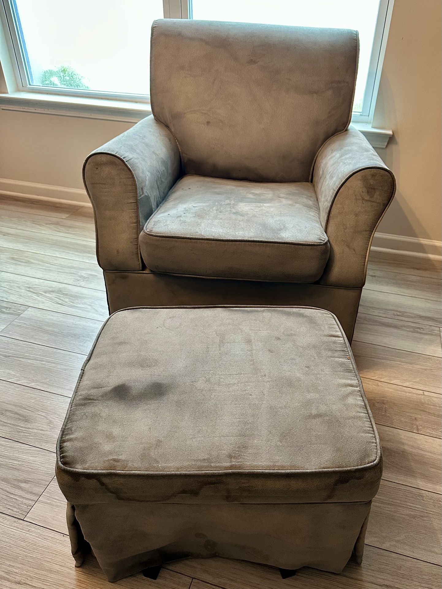 Glide/ Swivel Rocker With Ottoman