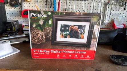 Polaroid digital picture frame