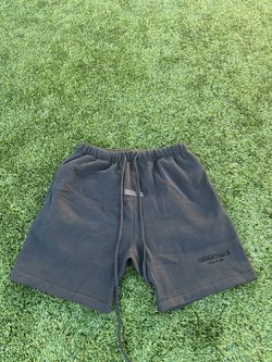 Black essential shorts size large
