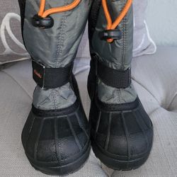 Columbia Kids Boots .size 11 