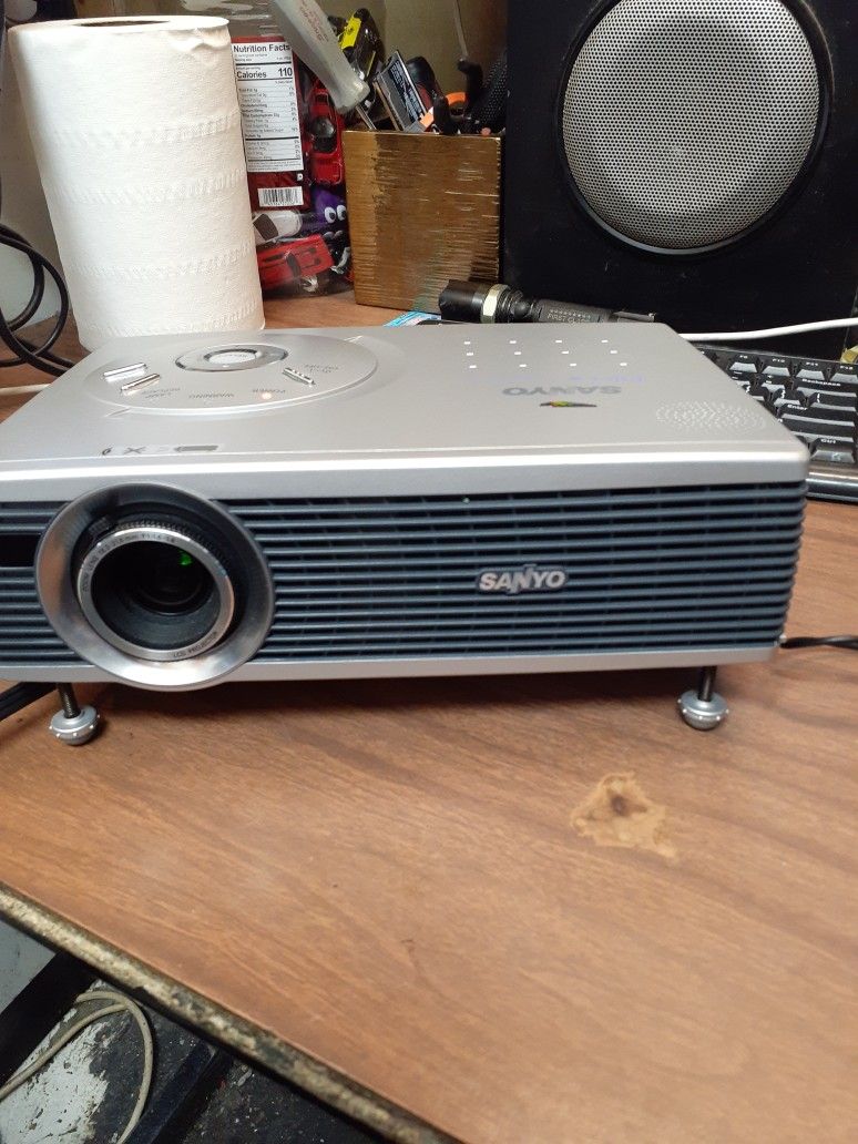 Sanyo Pro X Multiverse Projector Plc-sw30 In Good Working Condition