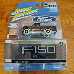 Johnny Lightning 1993 Ford F-150 White Lightning  2025 Release 2 w/ storage tin