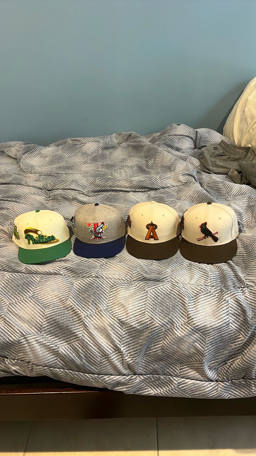 4 7-1/2 MLB fitteds 