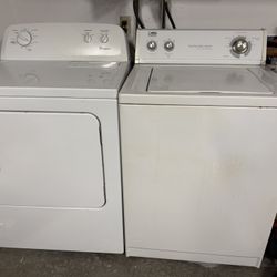 Whirlpool Washer & Dryer Set In Excellent 