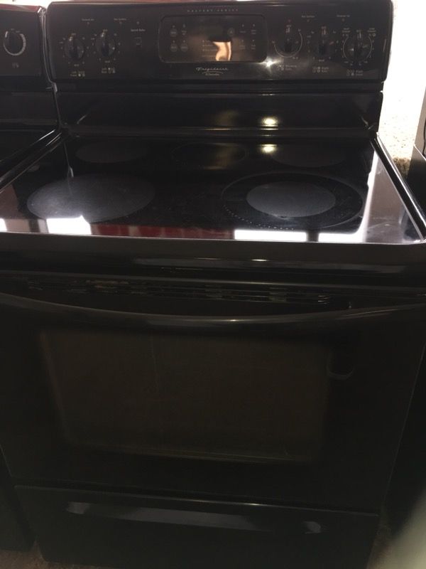 Frigidaire Electrolux Gallery Black Convection Stove - 5 Burner Glass Top! GUARANTEED! DELIVERY Available TODAY