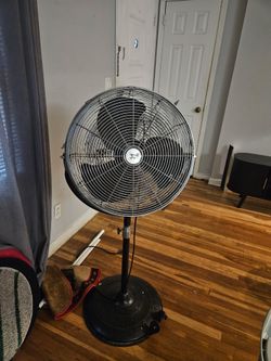Indoor heavy duty fan FREE FOR PICKUP ASAP!