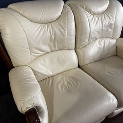 LEATHER LOVE SEATS 