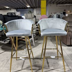 Brand new 26.77 Inch Counter Height Bar Stools Set of 2, Modern Velvet Upholstered Counter Stool Chairs with Curved Armrests, Sturdy Gold Metal Legs f