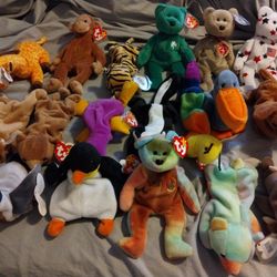Vintage Beanie Babies plush toys, some with error tags