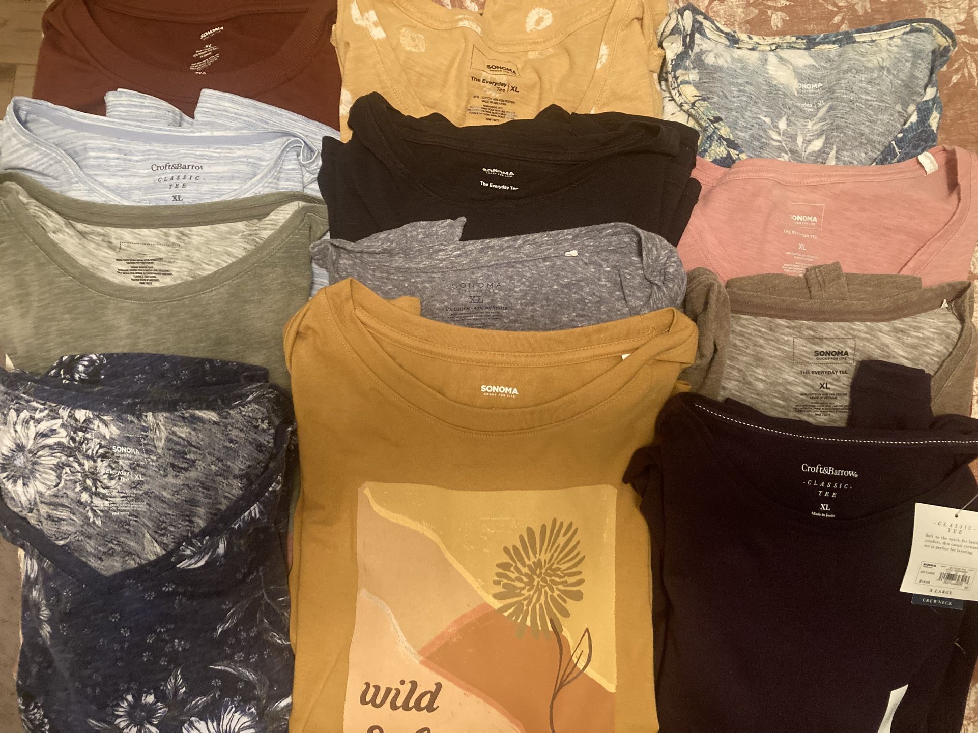 12 Women’s XL Long Sleeve Pullover’s. (Johnstown Ohio)