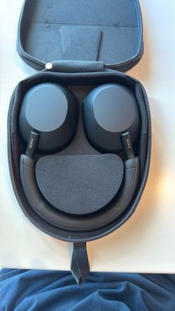 Sony - WH-1000XM5 Wireless Noise Cancelling Over-the-Ear Headphones - Black