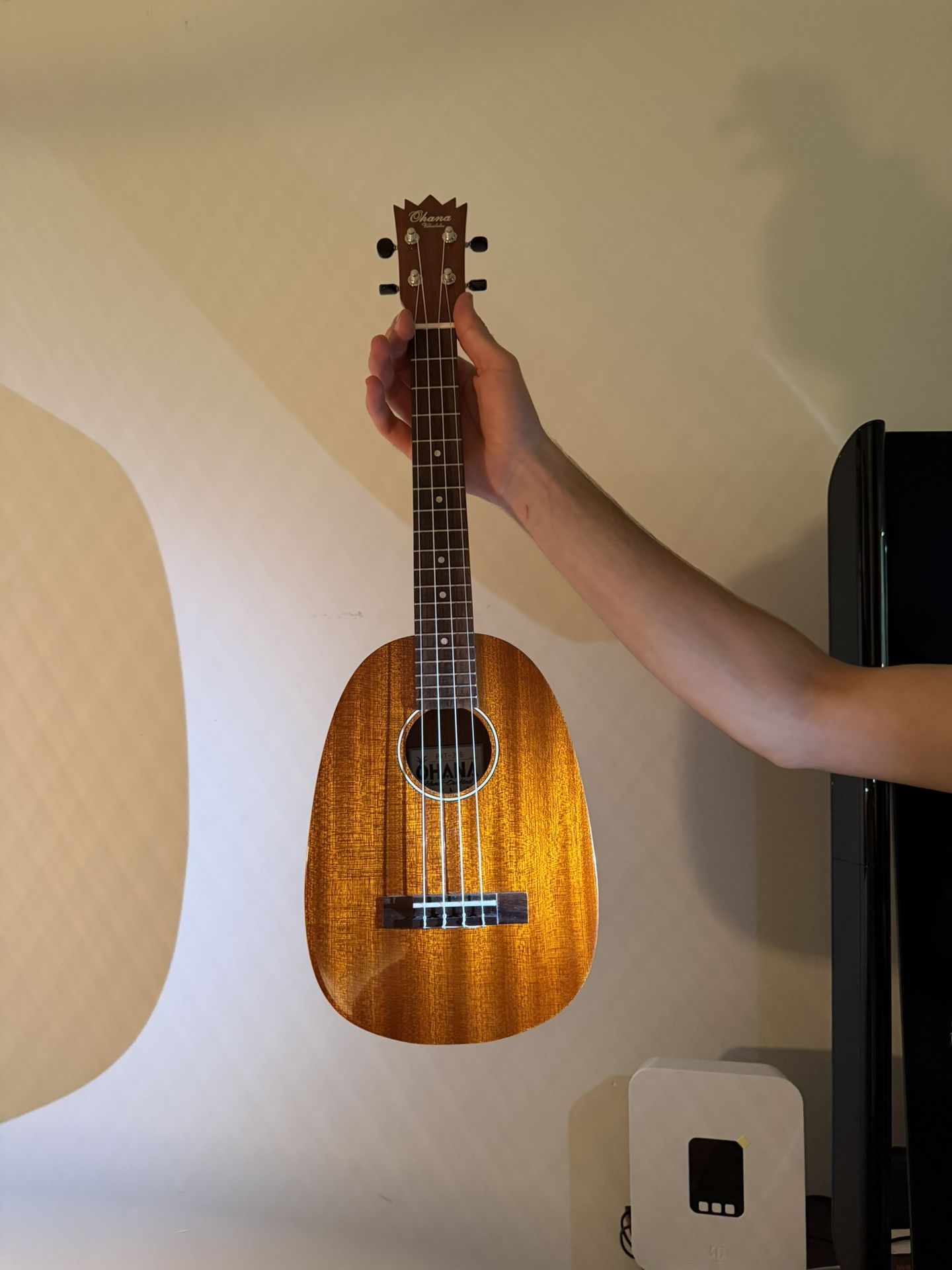 OHANA PKT-25G GLOSS SOLID MAHOGANY PINEAPPLE TENOR UKULELE