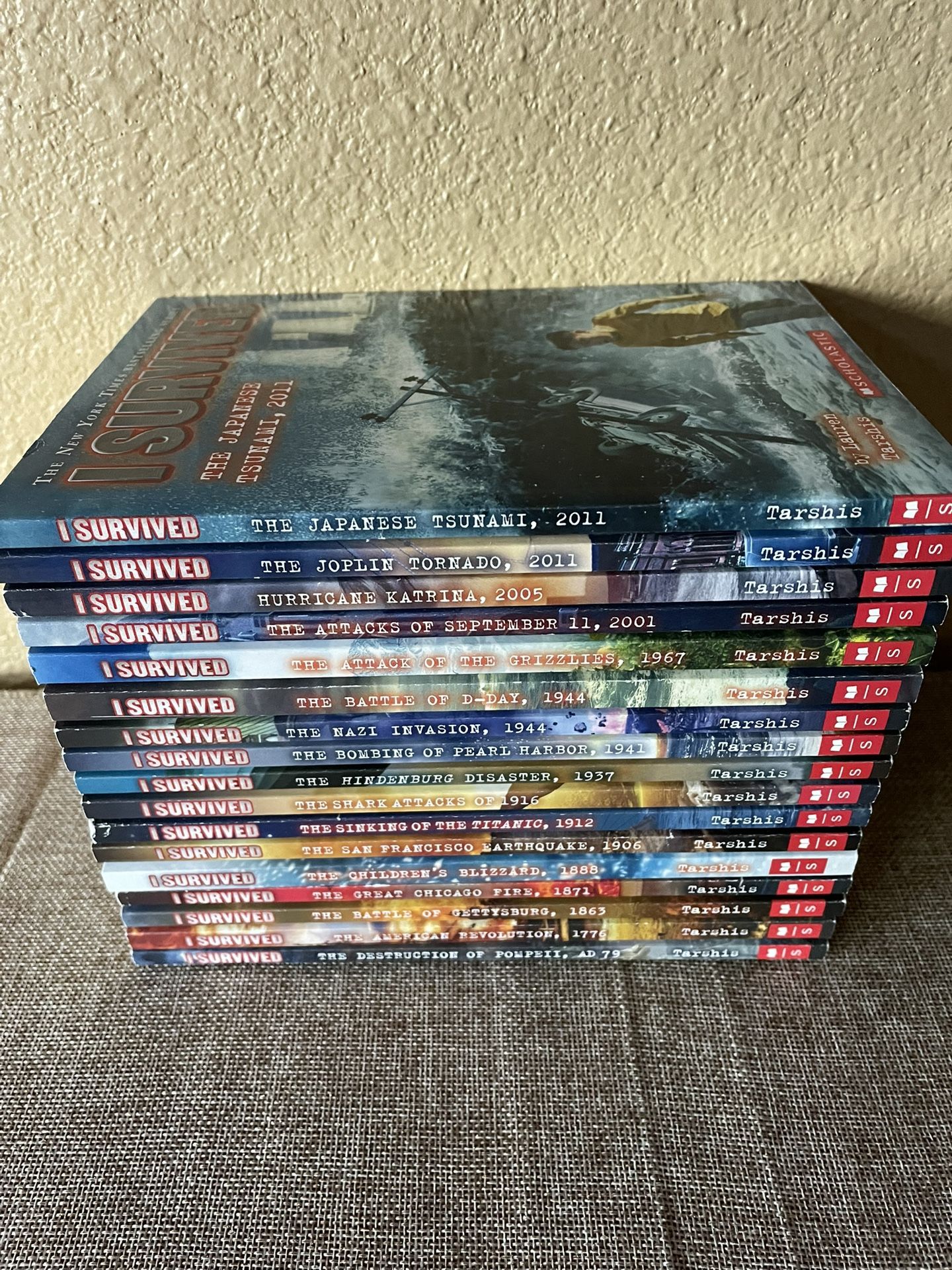 I SURVIVED Book Series by Lauren Tarshis - Set of 17 Books