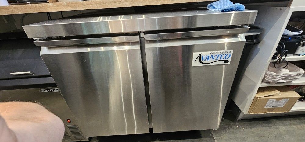 Avantco SS-UC-48R-HC 48" Undercounter Refrigerator