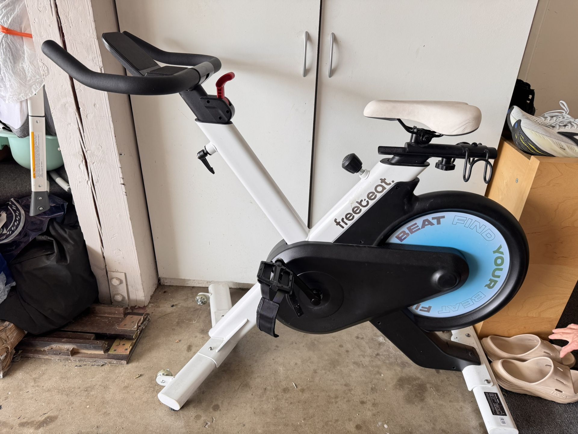 Exercise bike with wheel