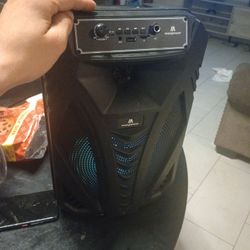 Speaker Bluetooth And Radio Like New