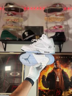Jordan 5 White Metallic Size 11 VNDS
