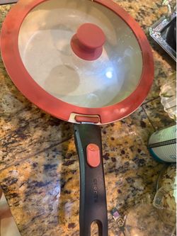 Pan has feature attachment handle and detach for comfort