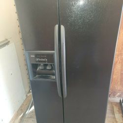 REFRIGERATOR 