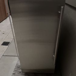 True brand Ice Maker. Model TUI-15-L-SS-B