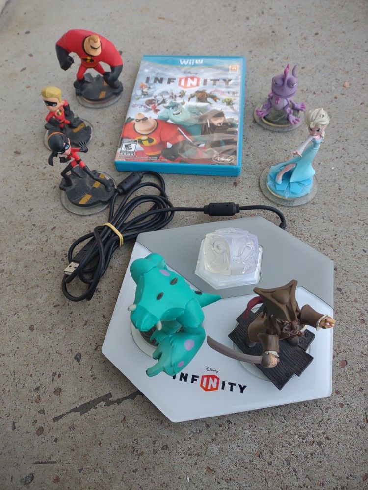 Disney Infinity Starter Pack Plus Extra Figures