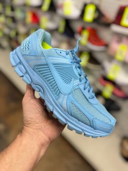 NIKE ZOOM VOMERO 5 LIGHT BLUE USED SIZE 11 WITH BOX