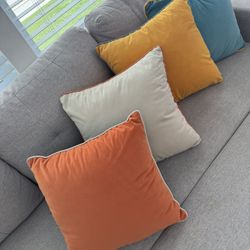 Velvet Throw Pillows (Set of 4 w/ Inserts) – Like New