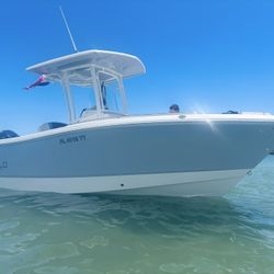2024 Robalo R230 Center Console 