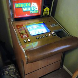 VIDEO  POKER MACHINE