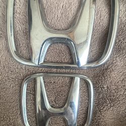 Emblems From A 2004 Honda CR-V