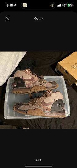Travis Scott gs Trainer