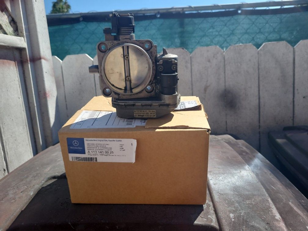 Mercedes Benz Throttle Body. OEM,came Off A 1998 AMG  C43,May Fit Other Years Ans And Models 75.00 Obo