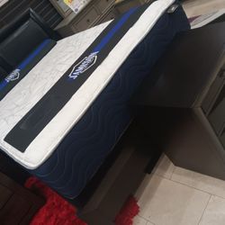 *Fantastic Deal*---Emily Black Bold Bed And Dresser/Mirror Sets---Starting At $599---Delivery And Financing 💪