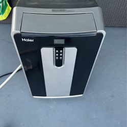 Haier - 450 Sq. Ft Portable Air Conditioner