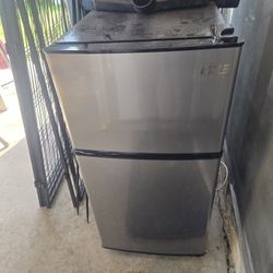 KRIB BLING Mini Fridge Silver