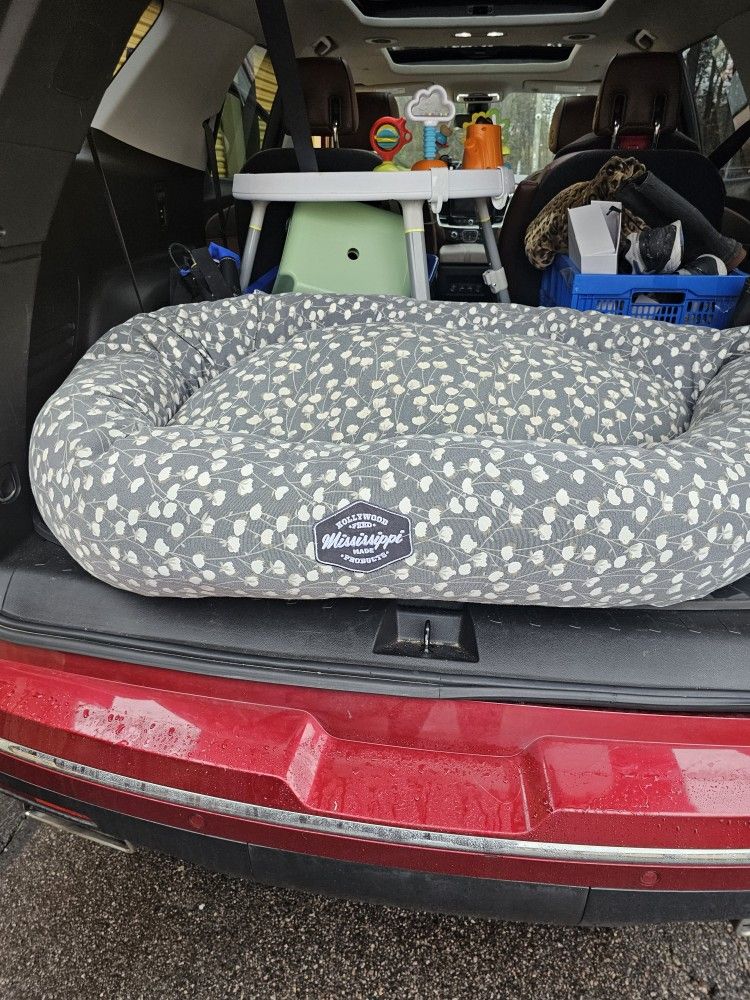 Mississippi Made Donut Dog Bed XL