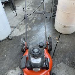 Lawn mower/ Corta Cesped